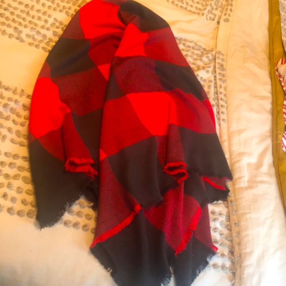 Gap Red and Black Buffalo Plaid Scarf - Picture 3 of 3